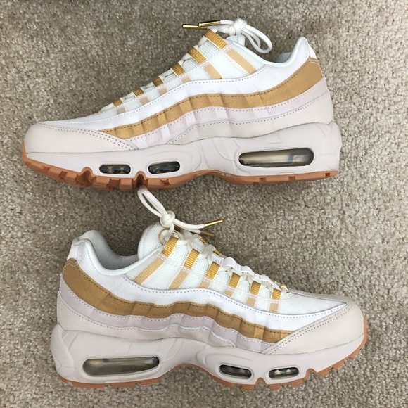 Nike Women’s Airmax 95 size 9 Desert Sand/Metallic Gold